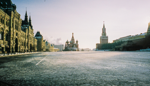 Red-Square-Moscow-in-Winter-Gremlin-St Basil-and shopping