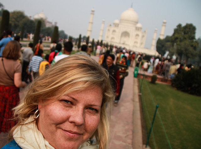 Rachel-from-Feather-Touch-Photography-infront-of-the-Taj-Mahal-India