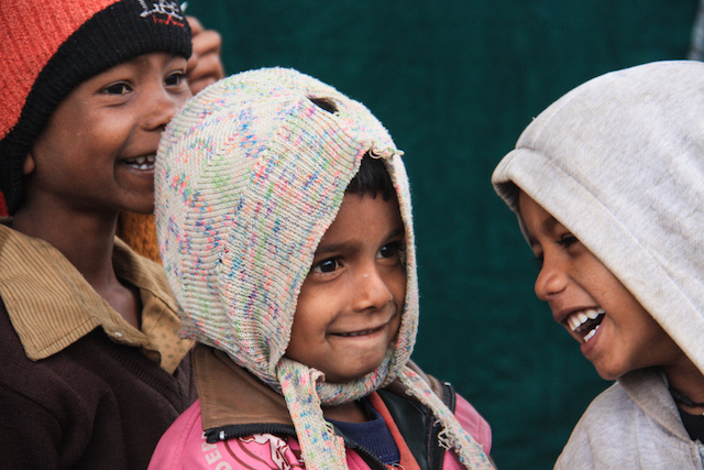 laughing-children-in-india-using-jumpers-as-hats-to-keep-warm-but-still-have-amazing-smiles