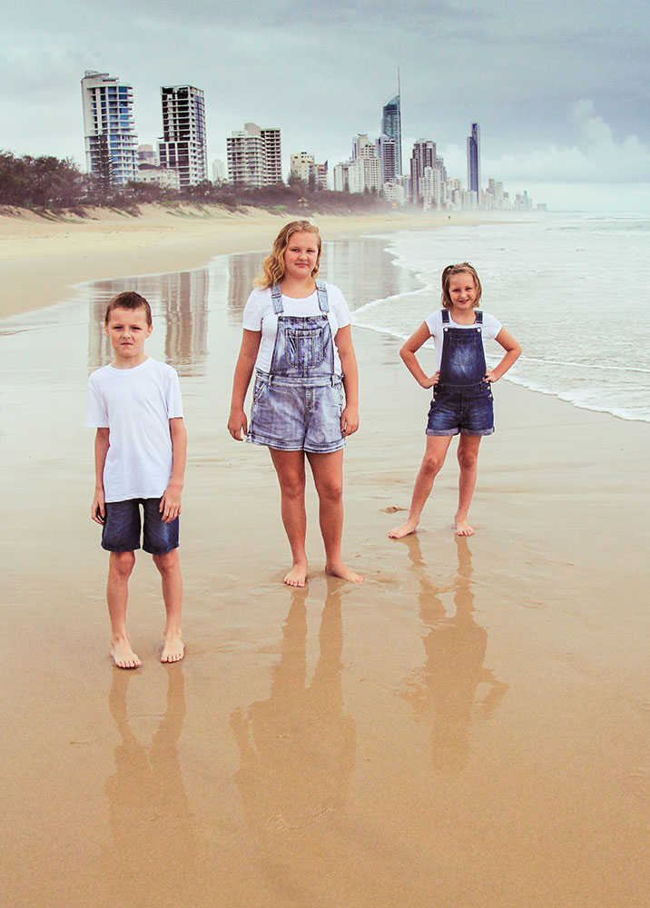 pre-teens-playing-on-the-beach-family-photography-Gold-Coast