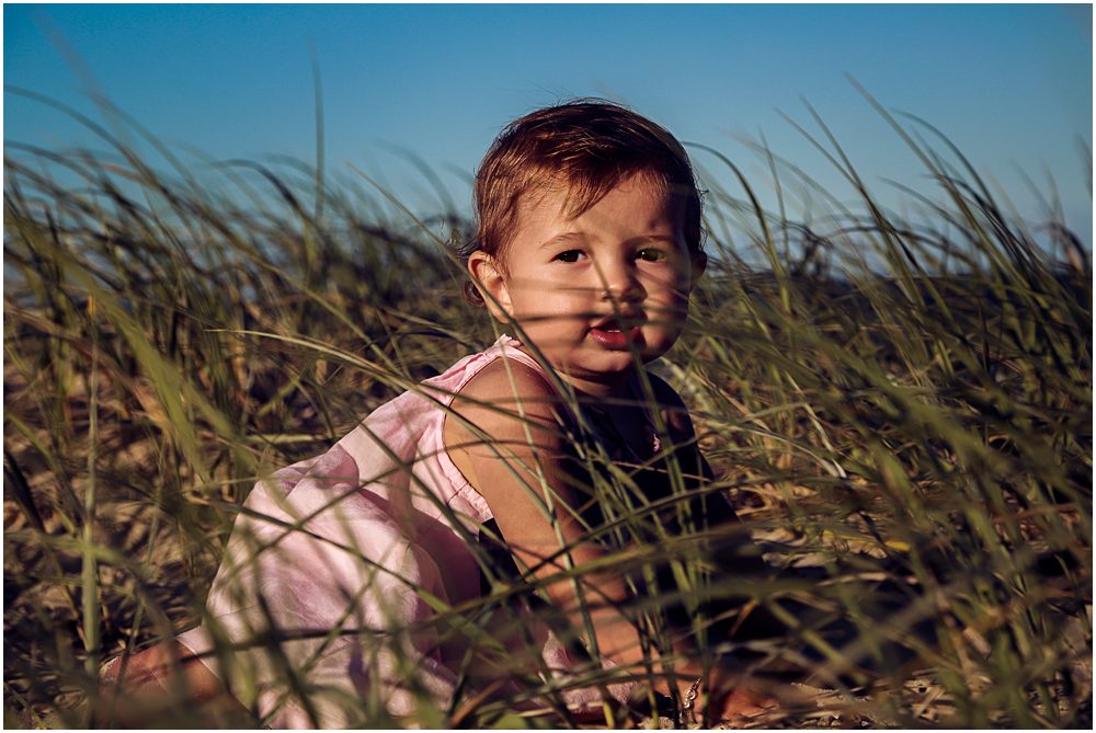 little-girl-exploring-the-beach-at-the-spit-family-photographer-gold-coast