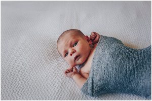 newborn-baby-chilling-on-parents-bed-gold-coast-newborn-lifestyle-photography