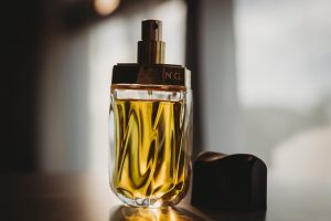 blog-image-of-carol-weber's-favourite-perfume-knowing-estee-Lauder-stunning-golden-light-shinning-through-bottle