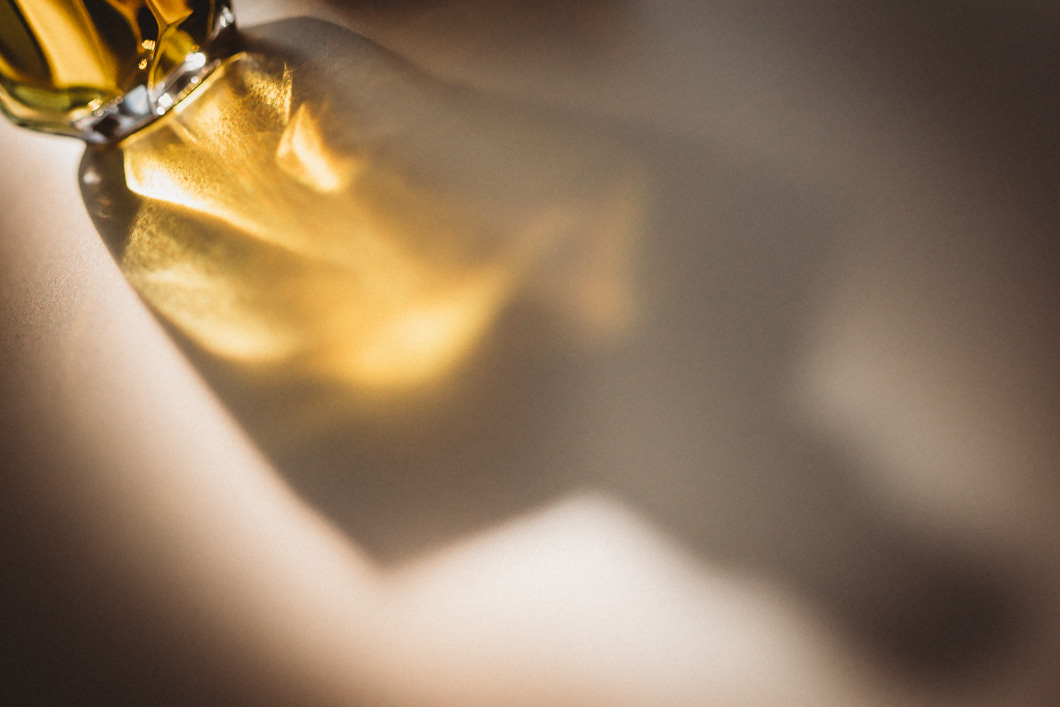 blog-image-of-carol-weber's-favourite-perfume-knowing-estee-Lauder-stunning-golden-light-shinning-through-bottle
