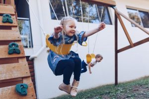 gold-coast-young-girl-flying-higher-on-the-swing-family-photography