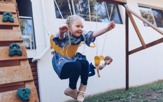 gold-coast-young-girl-flying-higher-on-the-swing-family-photography