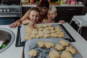 kids-showing-off-their-baked-xmas-shortbread-cookies-with-grandma